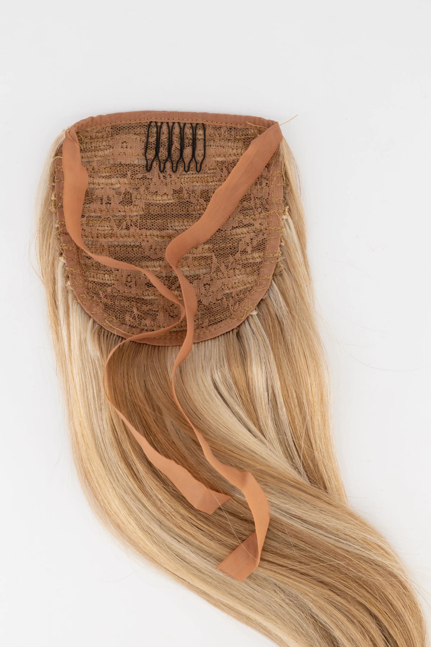 Frontrow clip-in ponytail extensions in mixed blonde