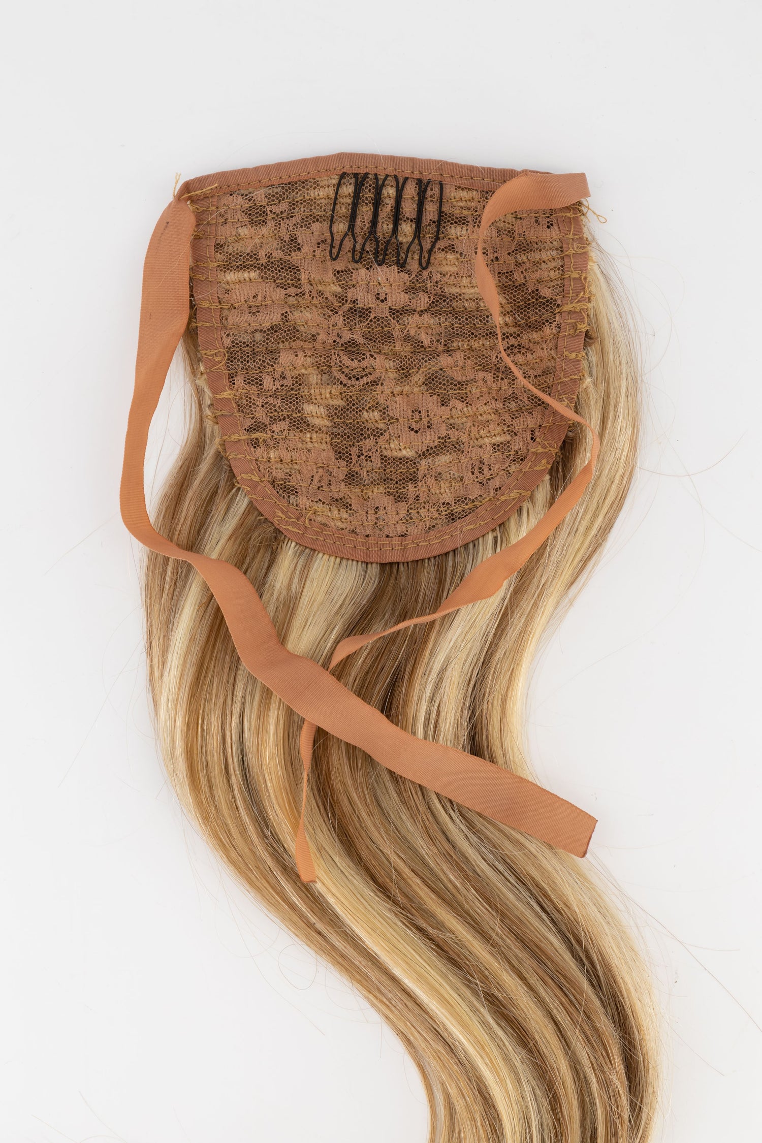 Frontrow clip-in ponytail extensions in mixed blonde